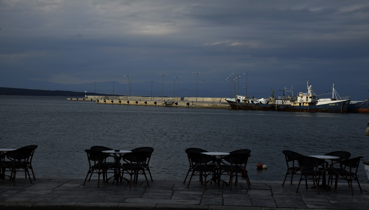 Peloponés, večerní Gythio, čekající na turisty, duben 2019