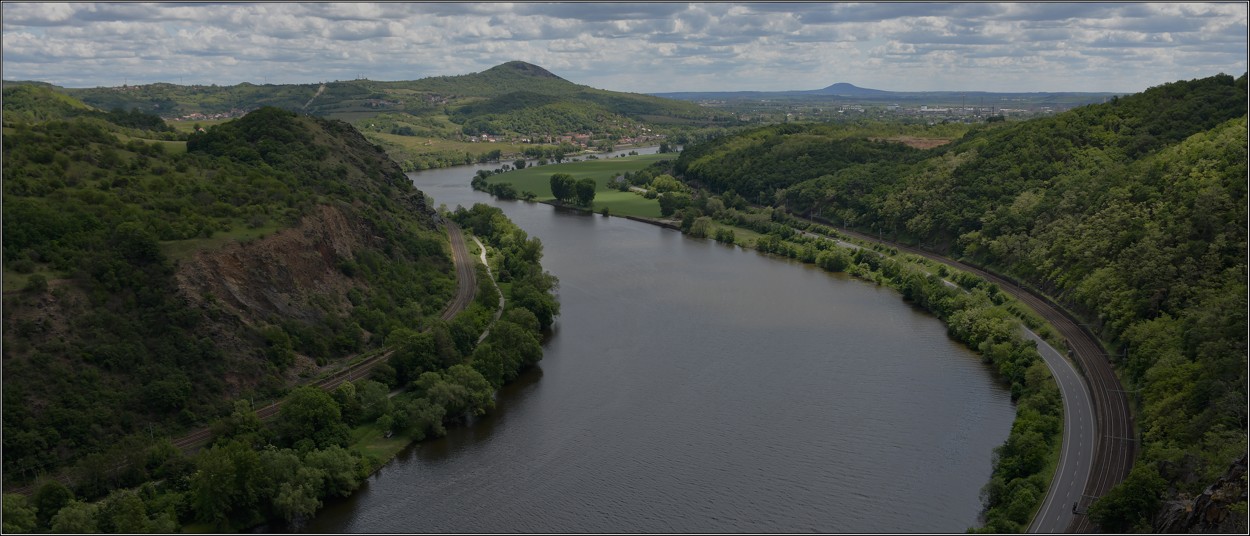 Porta Bohemica květen 2020, Labe, zatáčky, zákruty a zátoky s Řípem v dálce